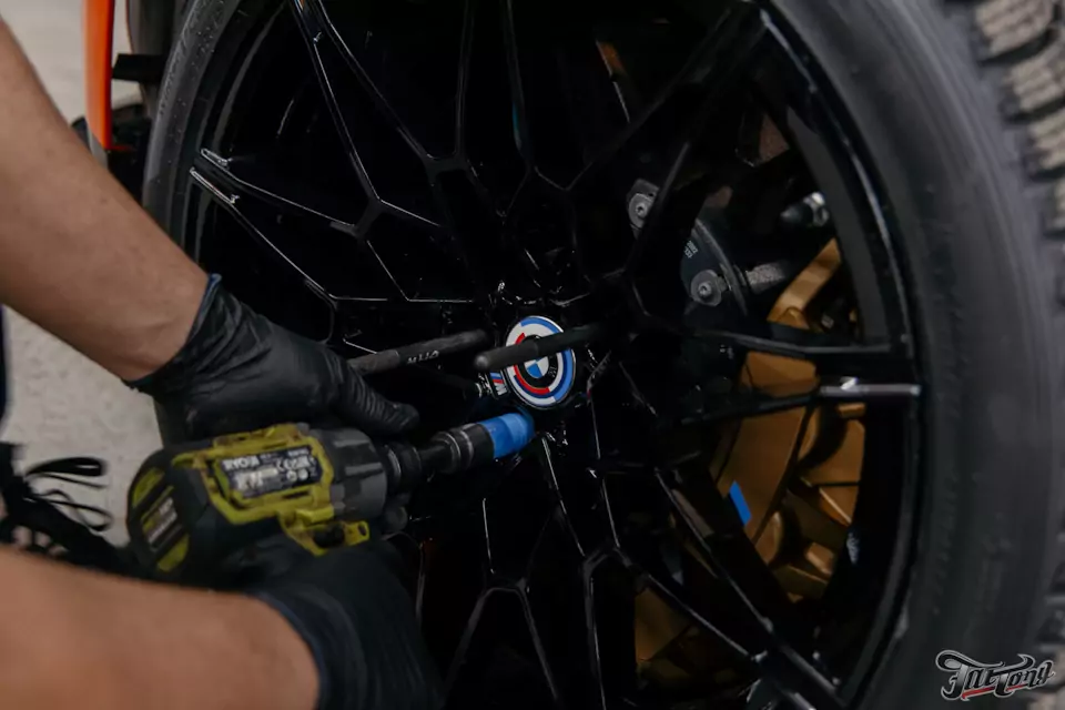 BMW M3 Competition: шиномонтаж с адаптацией и мойка подвески после зимы — как это делаем в Fat Tony